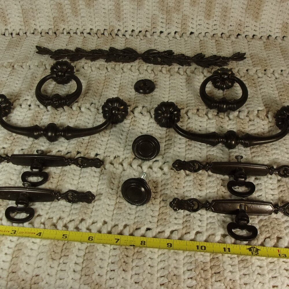 VINTAGE 70'S ERA DOOR AND DRAWER PULLS